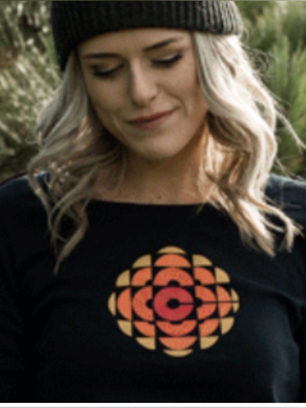 🇨🇦 Red Canoe CBC GEM TV graphic 100 % cotton long sleeve t-shirt Retro Media